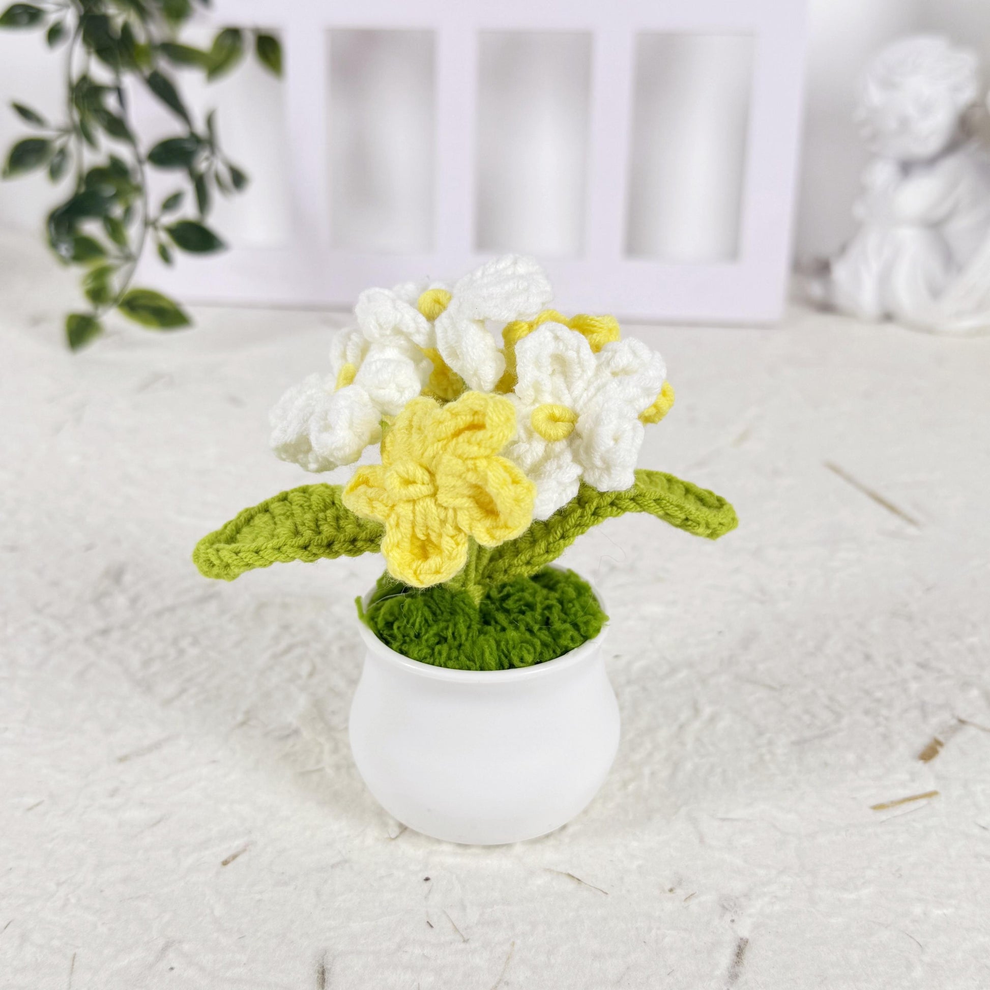 Crochet Forget-Me-Nots Potted Flower Gift Desk Accessory Knitted flowers Crochet Bouquet Gift for Housewarming Flower Arrangement