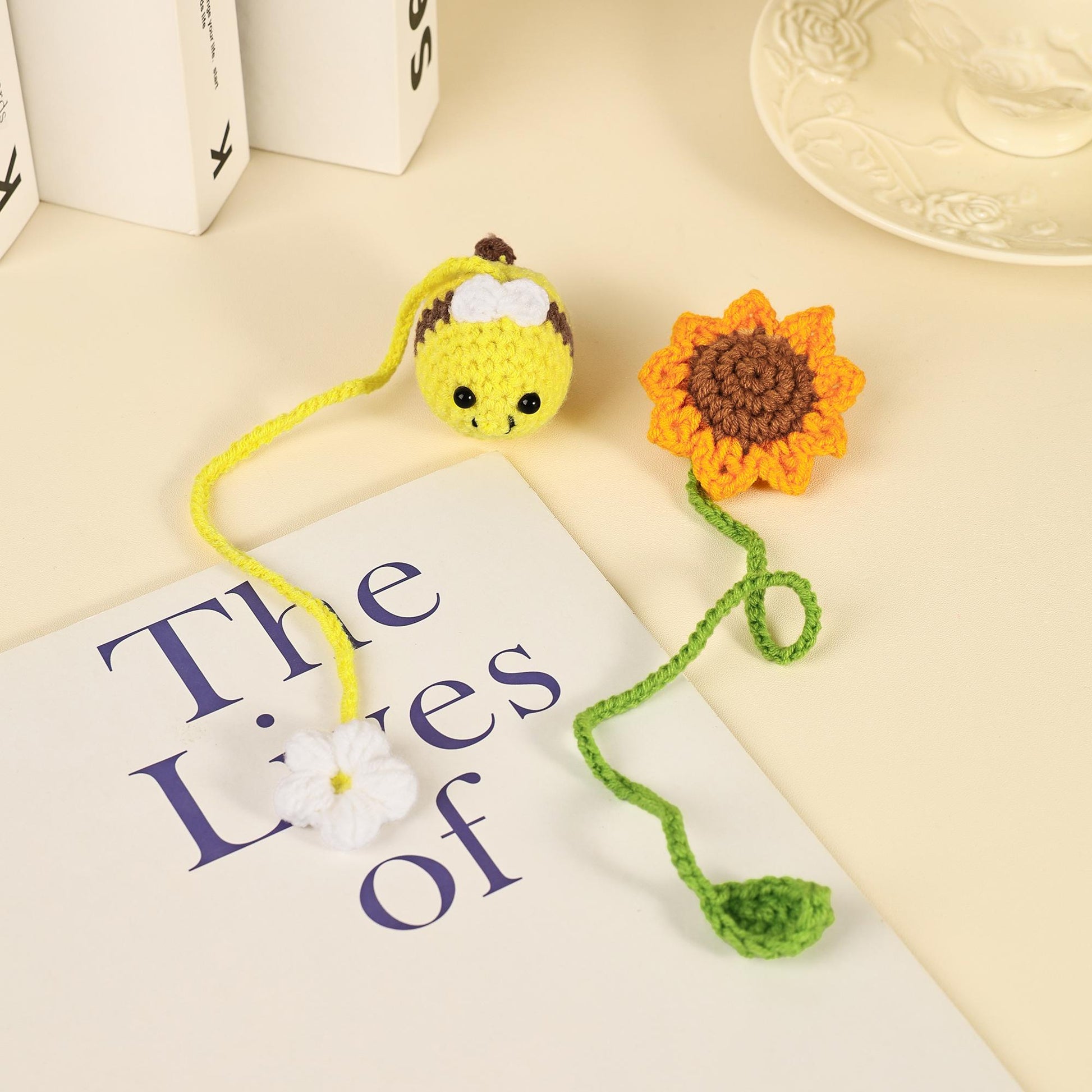 Handmade Crocheted Bookmark, Cute Crochet Bee Bookmark, Unique Gift for Book Lovers, Back to School Gift, Gift for Teacher