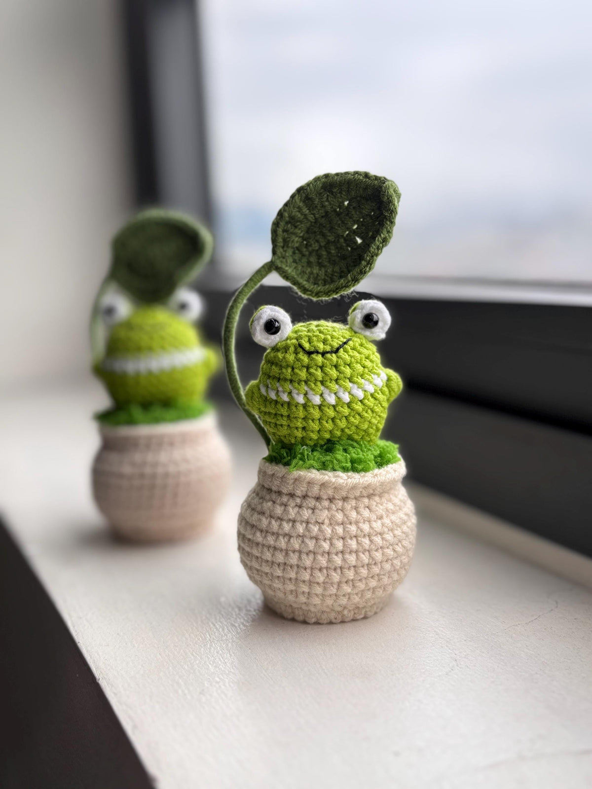 Handmade Crochet Frog Pot – Healing Desk Decor, Gift for Frog Lovers, Cute Green Frog Crochet, Funny Gift Handmade, Flower Pot Crochet