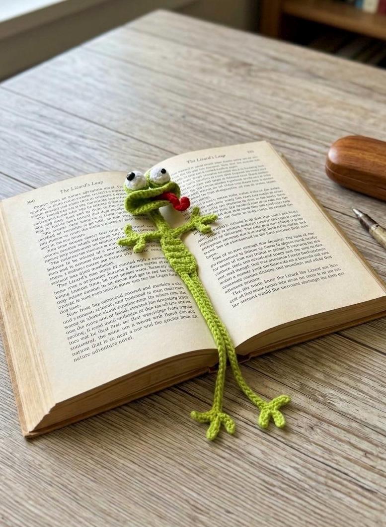 Funny Lizard - Frog Bookmark, Cute Crochet Page Marker, Stress Relief, Book Lover Accessory, Lovely gift for book lover, Back to school gift