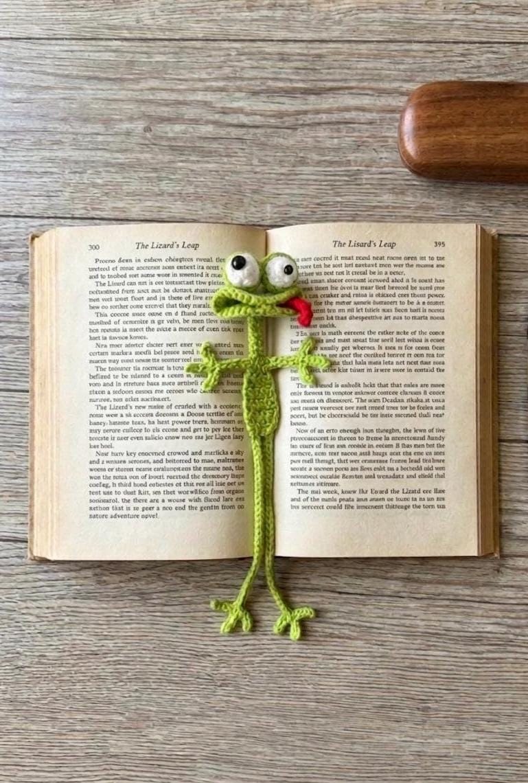 Funny Lizard - Frog Bookmark, Cute Crochet Page Marker, Stress Relief, Book Lover Accessory, Lovely gift for book lover, Back to school gift