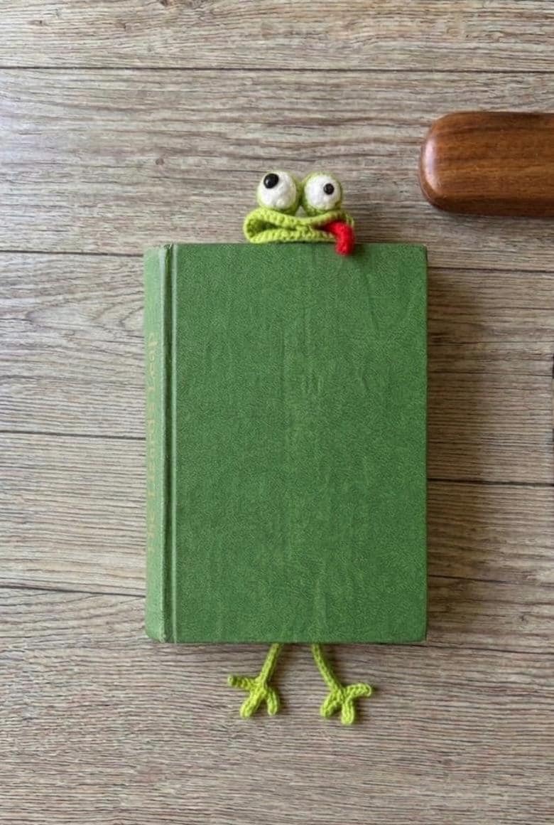 Funny Lizard - Frog Bookmark, Cute Crochet Page Marker, Stress Relief, Book Lover Accessory, Lovely gift for book lover, Back to school gift