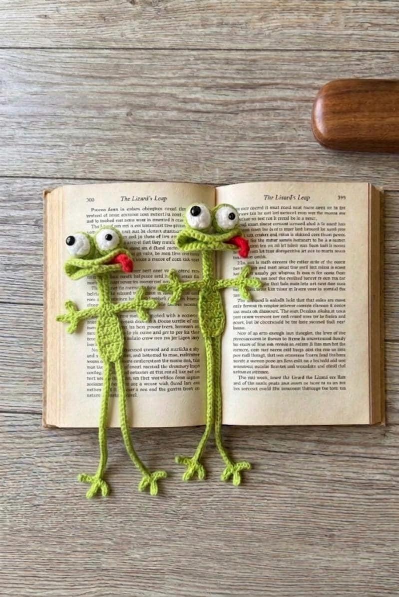 Funny Lizard - Frog Bookmark, Cute Crochet Page Marker, Stress Relief, Book Lover Accessory, Lovely gift for book lover, Back to school gift