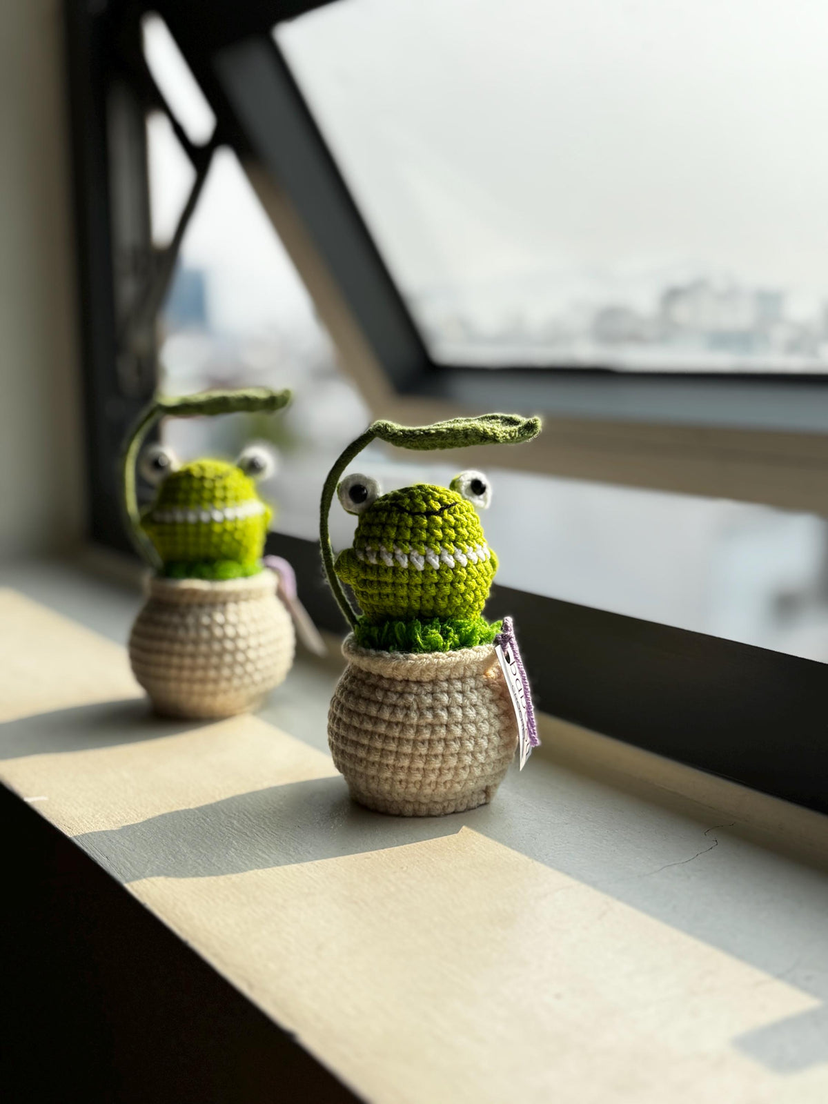Handmade Crochet Frog Pot – Healing Desk Decor, Gift for Frog Lovers, Cute Green Frog Crochet, Funny Gift Handmade, Flower Pot Crochet