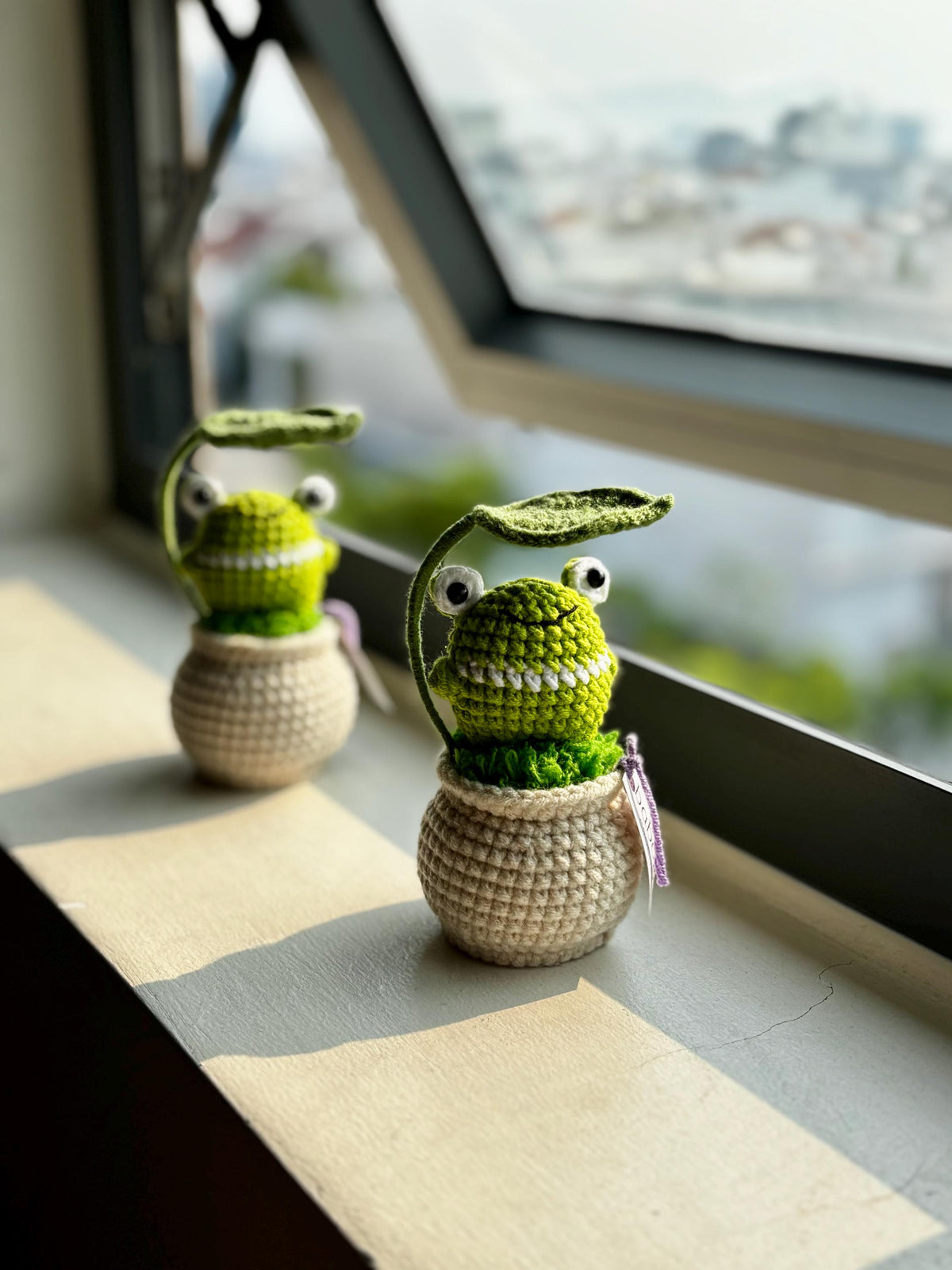 Handmade Crochet Frog Pot – Healing Desk Decor, Gift for Frog Lovers, Cute Green Frog Crochet, Funny Gift Handmade, Flower Pot Crochet