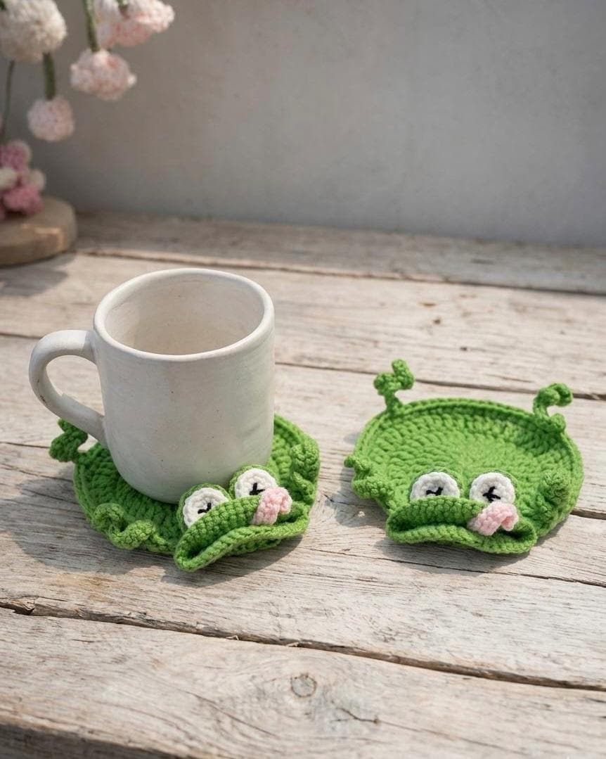 Funny Lizard Coaster – Cute Crochet Desk Buddy | Stress Relief Gift | Quirky Table Decor | Daily Use Coaster | Gift for Bestfriend