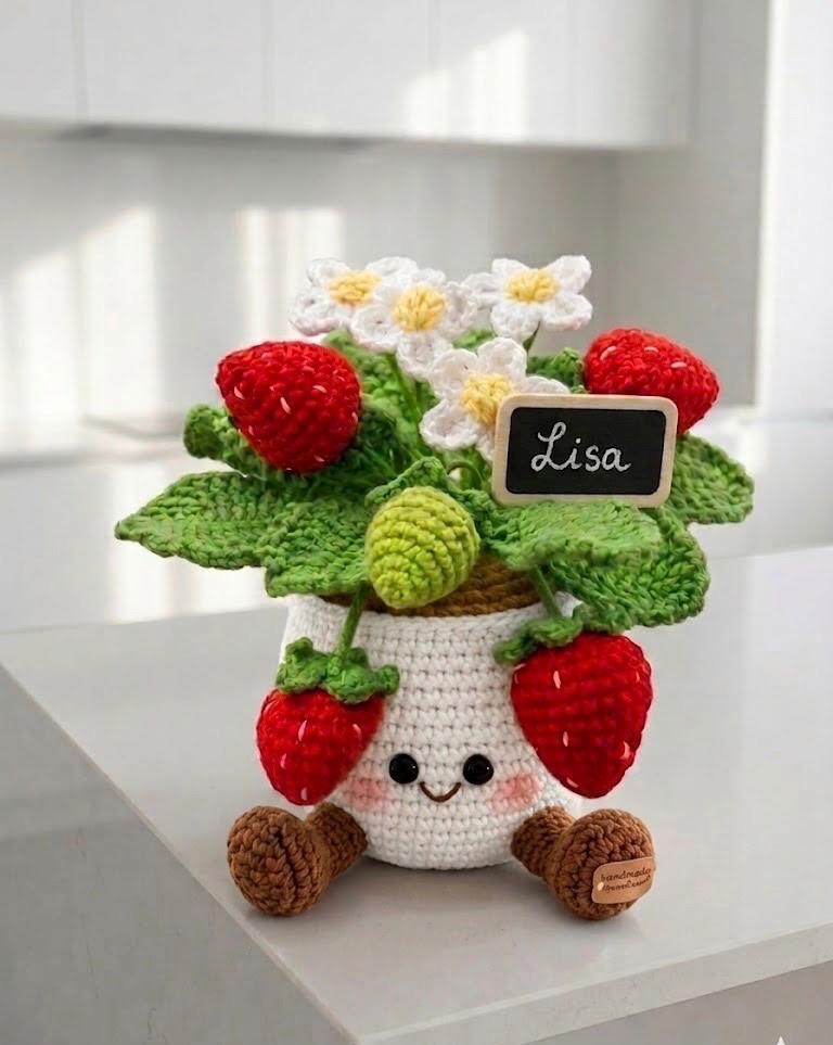 Smiling Strawberry Crochet Pot, Sweet Handmade Desk Decor, Cute Gift for Her, Birthday Gift, Mother’s Day Gift, Anniversary Present