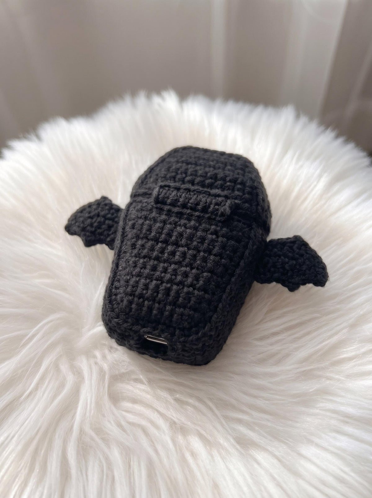 Crochet Halloween Airpods Case, Ghost AirPods Holder, Black Bat Earphone Pouch, Spooky Bag Charm, Cute Halloween Gift, Gift for Her
