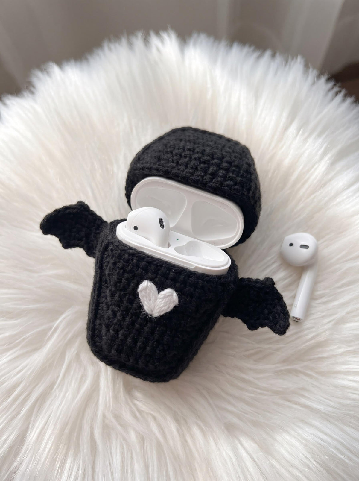 Crochet Halloween Airpods Case, Ghost AirPods Holder, Black Bat Earphone Pouch, Spooky Bag Charm, Cute Halloween Gift, Gift for Her